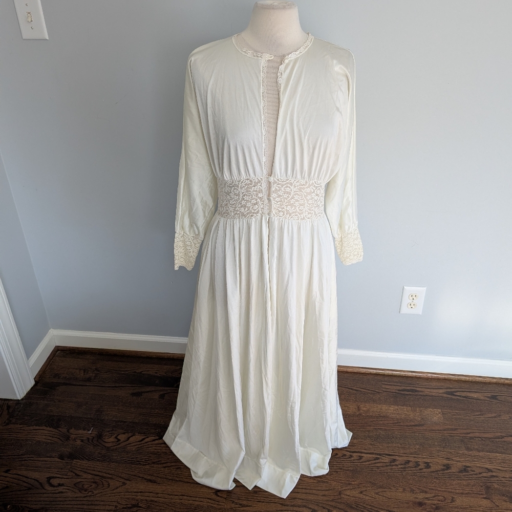 Vintage Women's Vasserte Cream Lace Flowy Slip Medium Flawed Stains - Picture 2 of 11